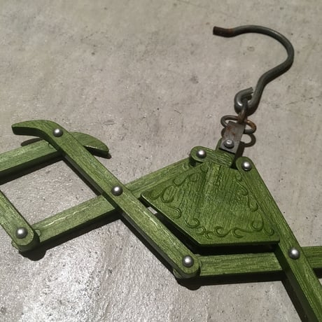 1960's Expandable Hanger