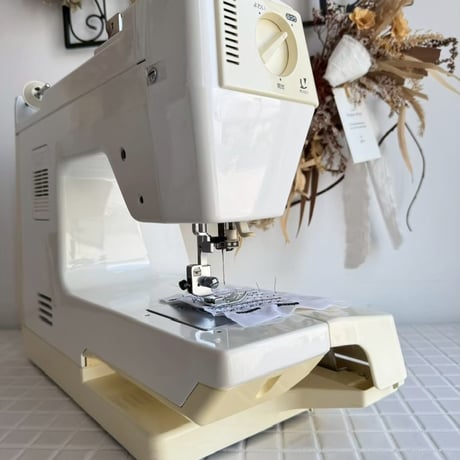 中古ミシン　JUKI HZL-7800 黄ばみあり