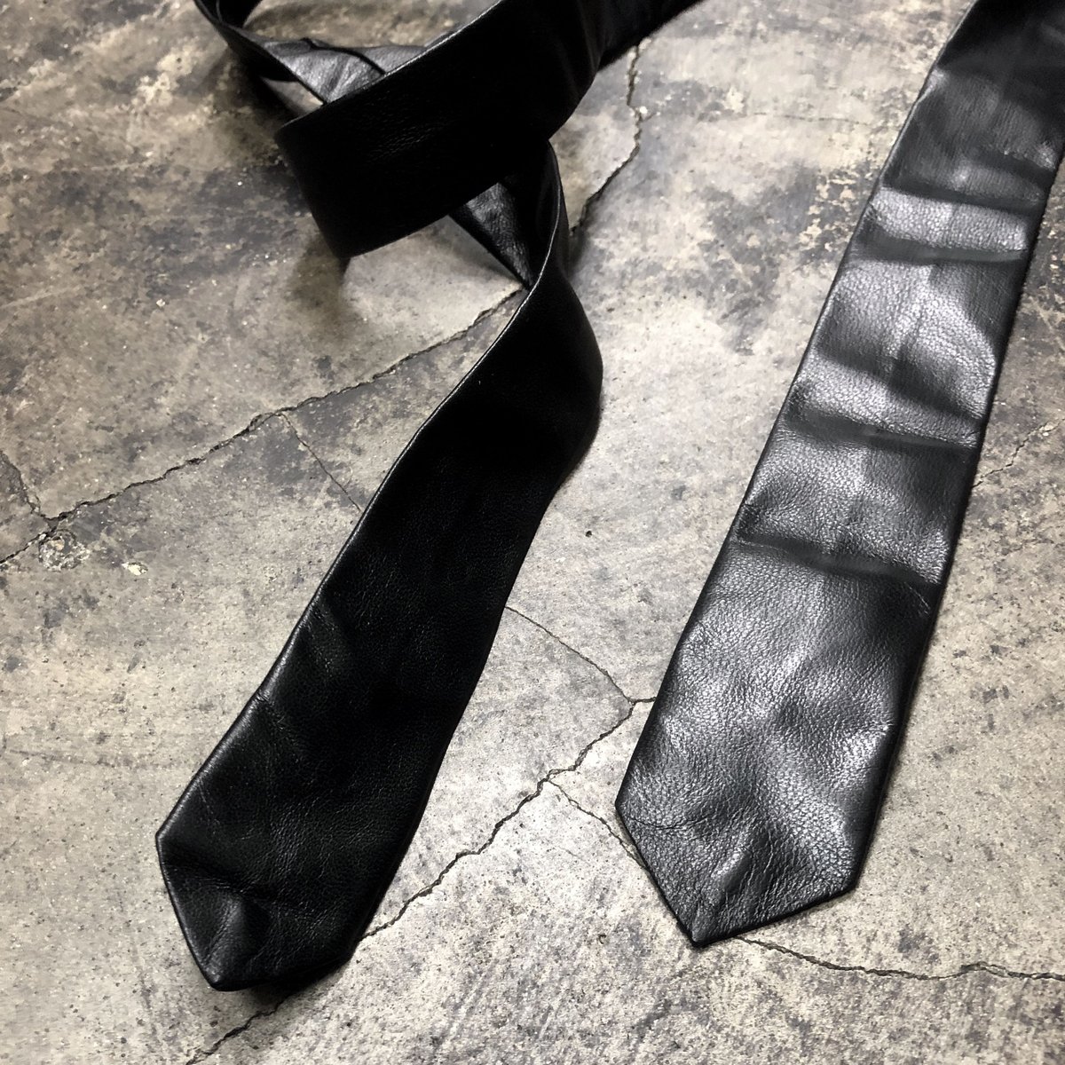 LEATHER NARROW TIE | T.A.S JAPAN OFFICIAL ONLIN