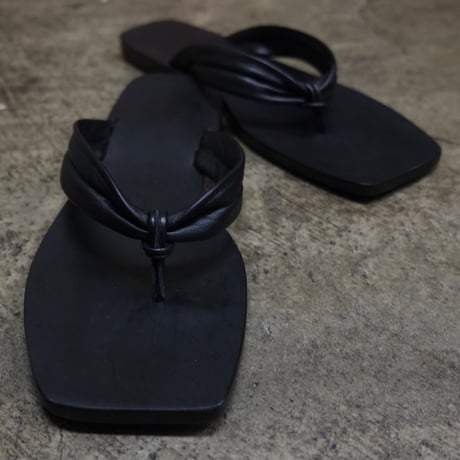SQUARE TOE TONG SANDAL