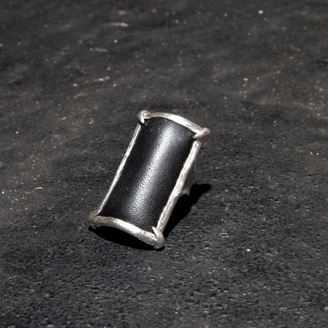 LEATHER PICTURE RING [ T.A.S X DEW ]