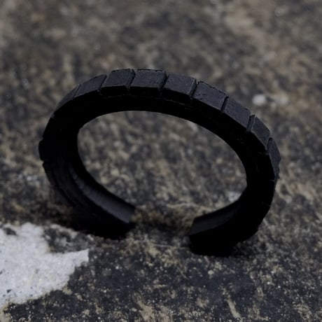 GRID LEATHER BANGLE NARROW