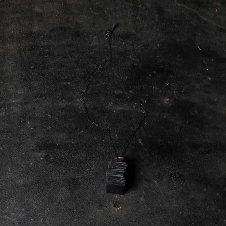 TWIST LEATHER NECKLACE