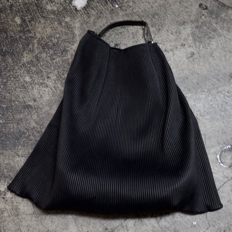 PLEATED LEATHER BAG