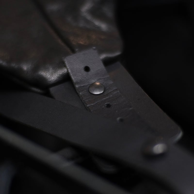 STRUM レザーショルダーバッグ T.A.S X STRUM / LEATHER SHOULDER BAG | T.A.S JA