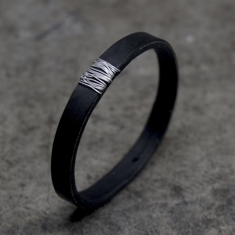 EMBED SILVER BANGLE