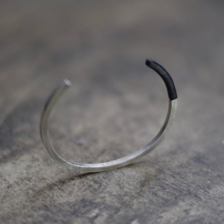 SILVER BANGLE / SHADING