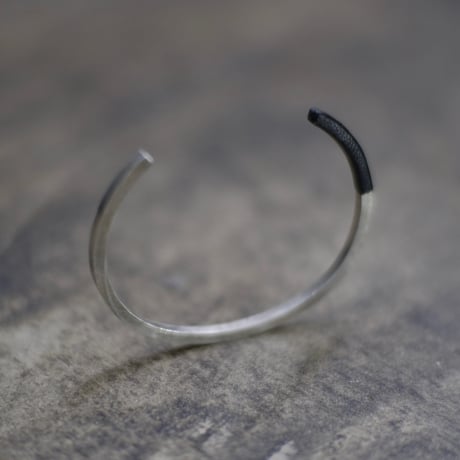 SILVER BANGLE / SHADING