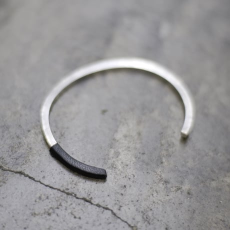 SILVER BANGLE / SHADING