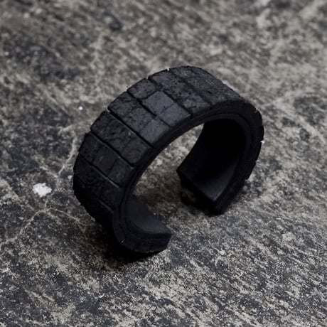 GRID LEATHER BANGLE
