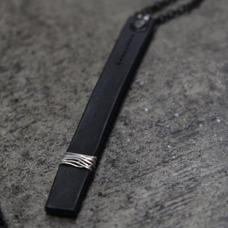 EMBED SILVER NECKLACE