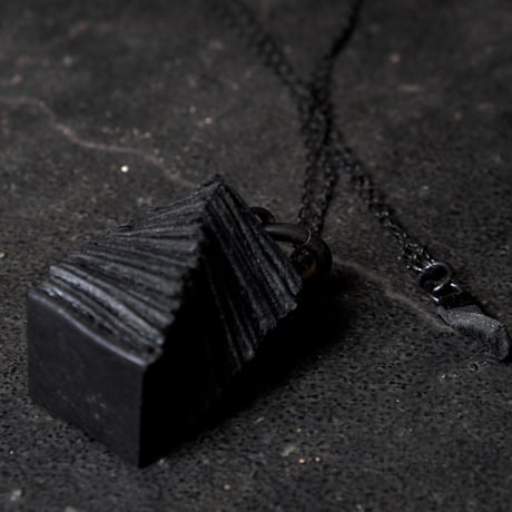 TWIST LEATHER NECKLACE