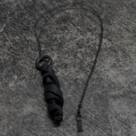 DISTORTED LEATHER NECKLACE