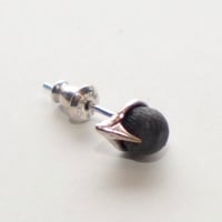 EARRING of THE CLAW‘ROUND’  T.A.S x DEW