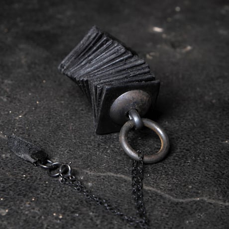 TWIST LEATHER NECKLACE