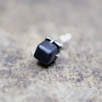 EARRING of THE CLAW ‘SQUARE’  T.A.S x DEW