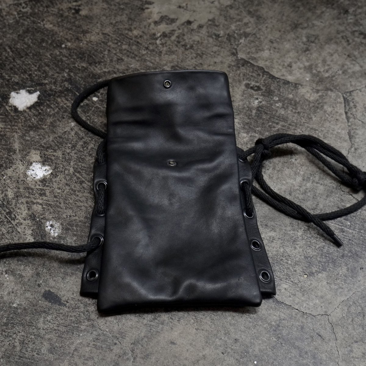 D SQUARED2【関税送料込】Bondage レザーショルダーバッグ BONDAGE BAG SQUARE | T.A.S JAPAN OFFICIAL ONLIN
