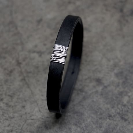 EMBED SILVER BANGLE