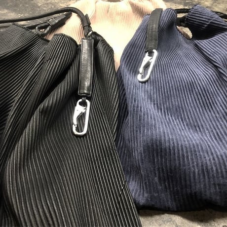 PLEATED LEATHER BAG
