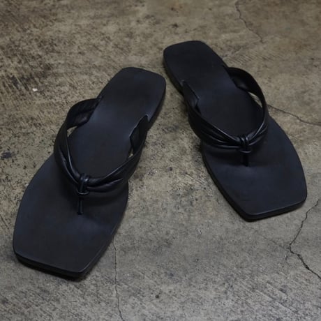SQUARE TOE TONG SANDAL