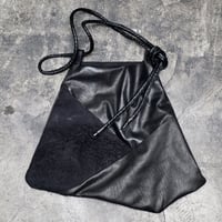 GEOMETRIC SHOULDER BAG