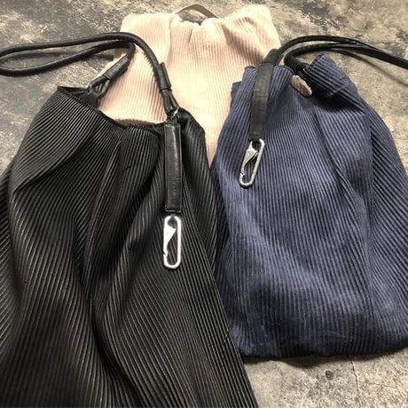 PLEATED LEATHER BAG
