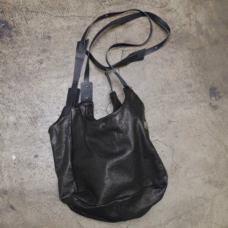 STRUM レザーショルダーバッグ T.A.S X STRUM / LEATHER SHOULDER BAG | T.A.S JA