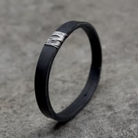 EMBED SILVER BANGLE