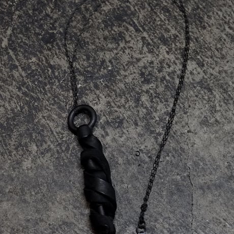 DISTORTED LEATHER NECKLACE