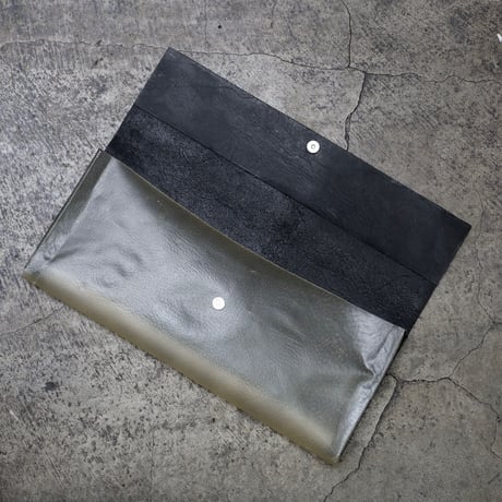 TRANSPARENT CLUTCH BAG