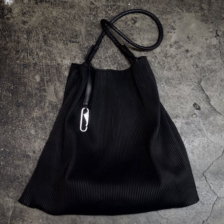 PLEATED LEATHER BAG