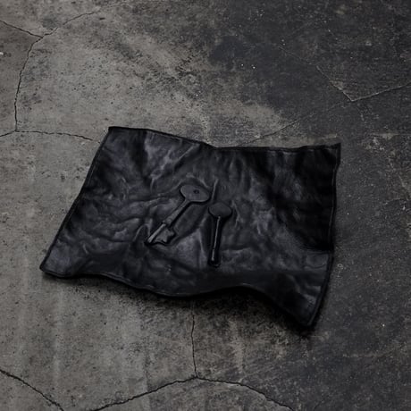 LEAD IN LEATHER TRAY / KEY