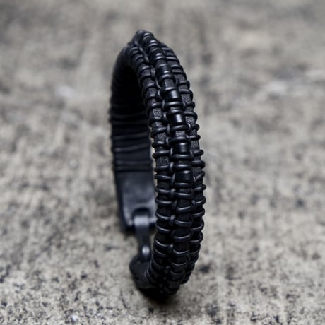SPINE BANGLE