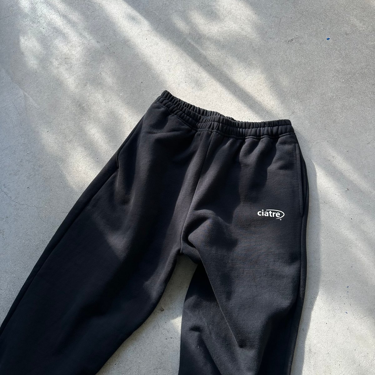 ciatre logo heavy sweat pants BLK | ciatre