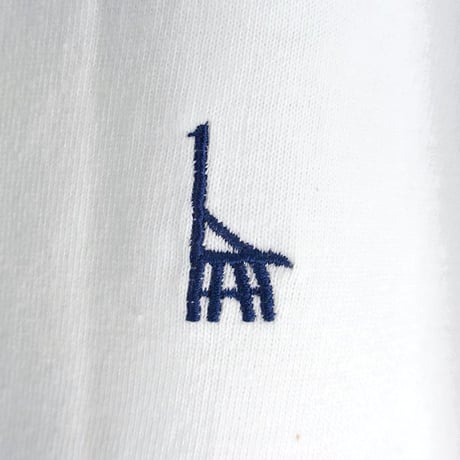 おとな長袖Tシャツ　ホワイト（ウミキリン刺しゅう）