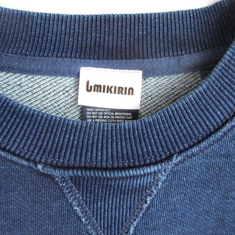 インディゴ染め刺しゅう入りクルーネックスウェット　インディゴブルー（ウミキリン）