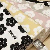 MARY QUANT オックス(大)【10cmあたり】【 生地 マリークヮント マリークワント デイジー 花柄 フラワー 英字 ロゴ 国産 ハンドメイド 手芸 手作り生地 布】