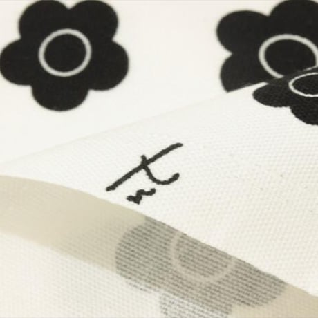 MARY QUANT オックス【10cmあたり】【 生地 マリークヮント マリークワント 花柄 フラワー 英字 ロゴ 国産 ハンドメイド 手芸 手作り生地 布】