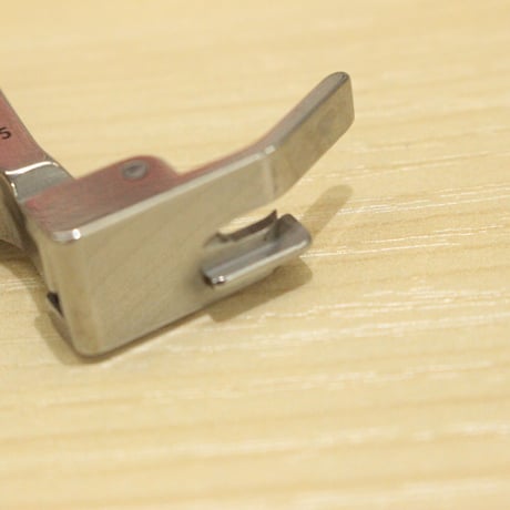 職業用ミシン専用　ツメ押さえ2.5ｍｍ　BM01-26