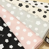 MARY QUANT オックス【10cmあたり】【 生地 マリークヮント マリークワント 花柄 フラワー 英字 ロゴ 国産 ハンドメイド 手芸 手作り生地 布】