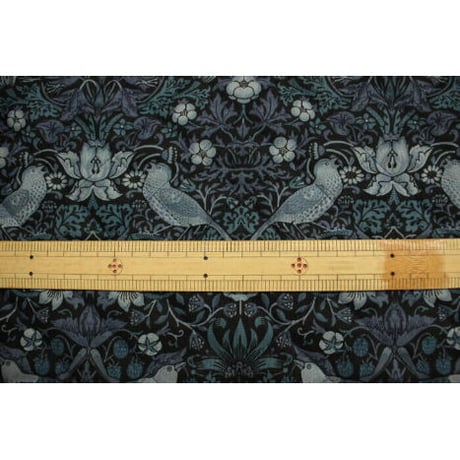 MODA  BEST of MORRIS いちご泥棒(strawberry thief) シーチングキルト【10ｃｍ単位での販売】