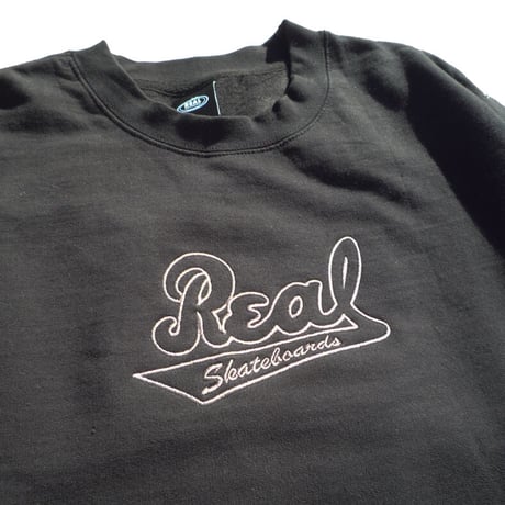 REAL TEAM SCRIPT EMBROIDERY CREWNECK