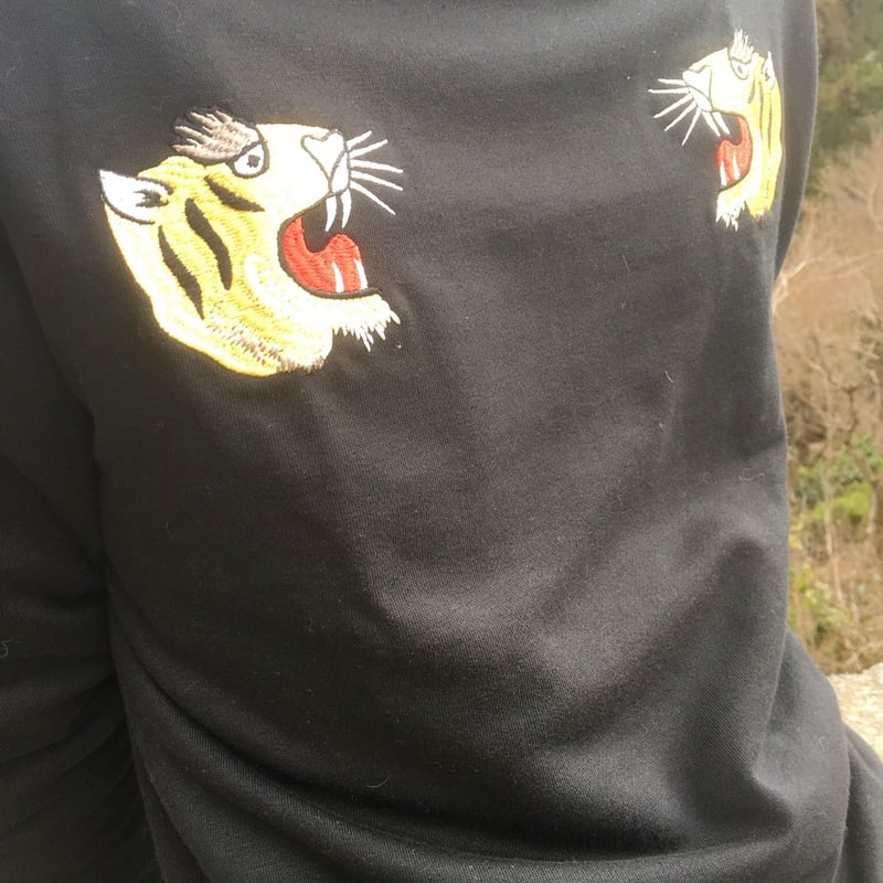 虎柄刺繍スウェットトレーナー＊ | D.M（ドエム）