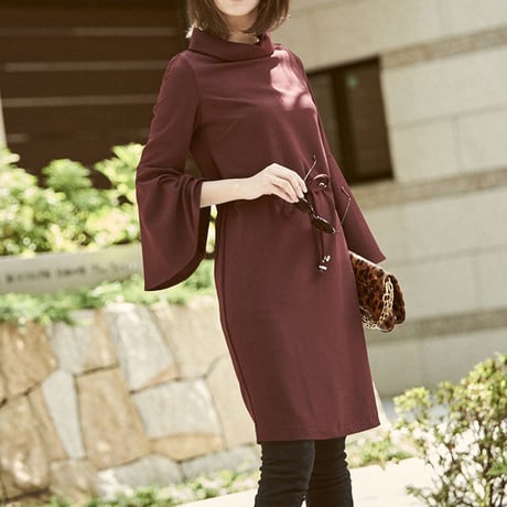 フレア袖ワンピース