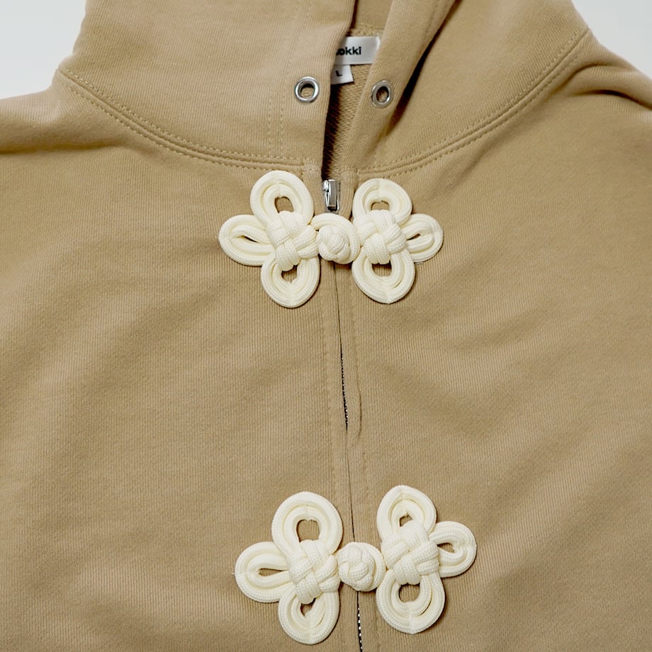 nve tokki チャイナボタンライナー　ンベトッキ CHINA BUTTON ZIP HOODIE / SAND | nve tokki
