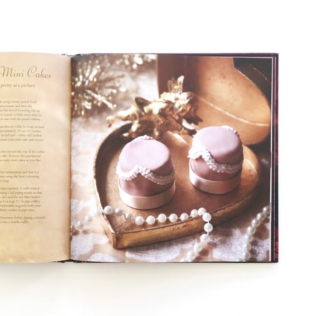 『Burlesque Baking』