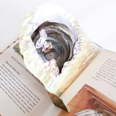 『Alice's Adventures in Wonderland：Pop-up Book』