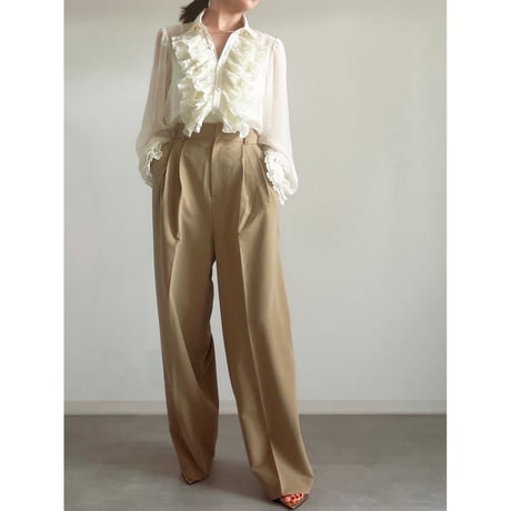 N93. frill brouse