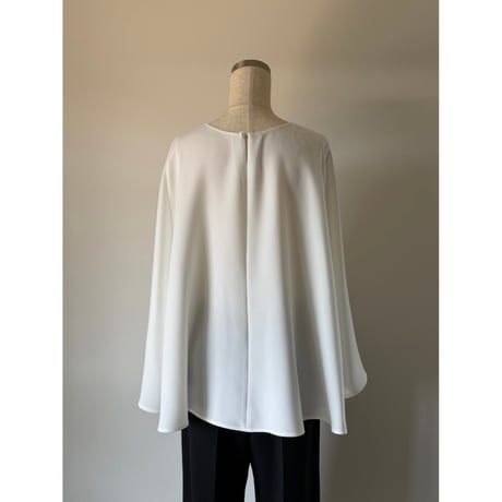 B51 / white（cape）