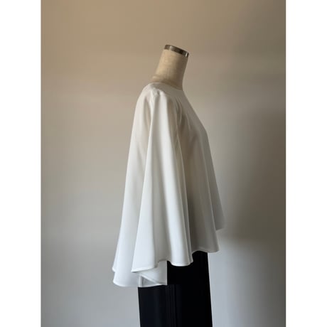 B51 / white（cape）